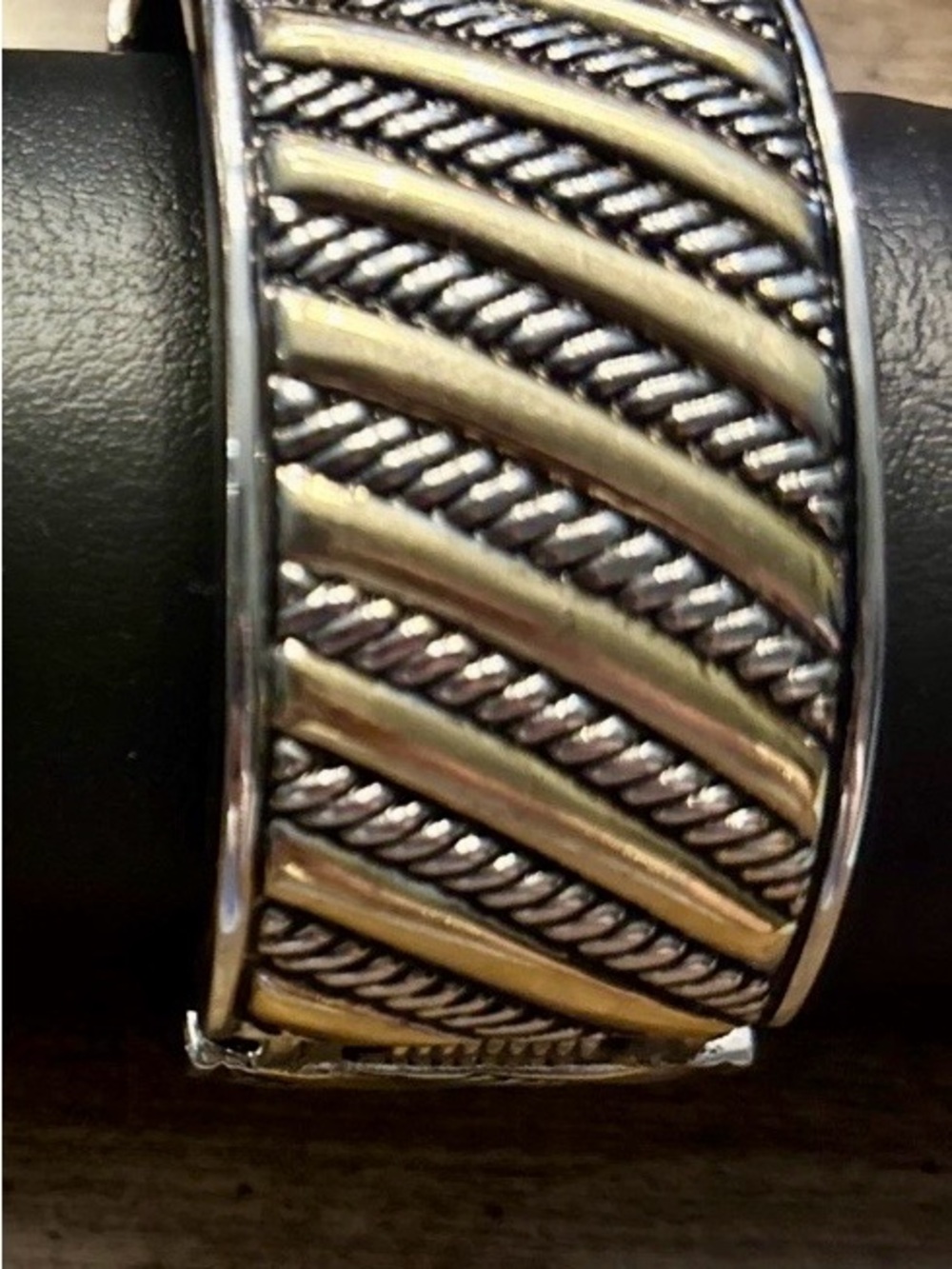 Two-Tone Diagonal‎ Rope Women's Bangle Bracelet - Gold & Silver